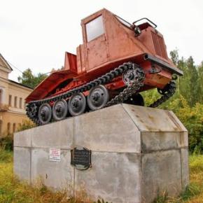 Петрозаводский трактор вернется в Россию. Из Китая